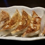 荒川らーめん魂 あしら - 餃子♪にんにくは入ってないようですので食後の配慮がされています(^-^)
