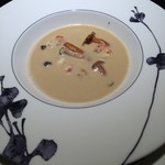 コート･エ･シェル - 茸の軽いスープとエクルヴィス