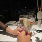 テーブル36 - 乾杯！