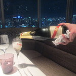 テーブル36 - 先ずはシャンパン