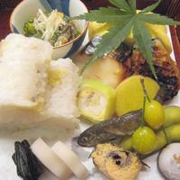 味 ふくしま - 弁当（はもの酢の物？、だし巻き卵、さわら、味噌田楽？、栗ご飯、錦糸巻き、あまご、だだちゃ豆、ぎんなん、漬物ほか）