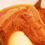 札幌スープカレー マグマ - 絶品ポーク！！！こんなに厚みがあるのに、とけるとける！