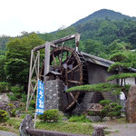 天神茶屋 - 大きな水車が目印です