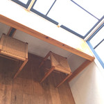 43591174 - 窓際カウンターに小さなイートインスペースも。