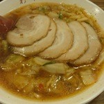 サイカラーメン、バラチャーシュー入り（税込905円）