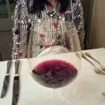 ル・ブルギニオン - モレ・サン・ドニをグタスに。