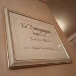 ル・ブルギニオン - 店名入りの飾り