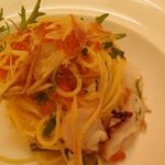 レッジョ・ネレミリア - 冷製カッペリーニ：野菜をはずすとイクラとタコ、オオバ、ミョウガがしっかり入ってます。