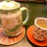 料理旅館呑龍 - 温かい緑茶