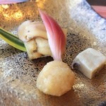 日本料理 旬彩 - 焼物は、太刀魚！胡桃麩がうまいというか好き。
            
            こちらのお店、あくまでランチの感想だけど景色はいいしごはんは普通でサービスも普通で、でも何より店？席の構造なのかすごく騒がしかった。それが残念。