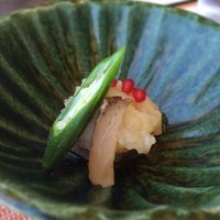 日本料理 旬彩 - お肉。チャーシューみたいな見た目だけど味はチャーシューじゃない。たっぷりの柚子胡椒味の大根おろしに、ざくろを散らして。
                  