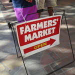Waikiki Farmers Market - ファーマーズマーケットの案内板