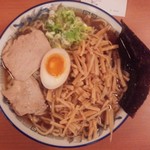 中華そば普通盛メンマ増し850円：濃いめ・油ぽく・身入り（が入ってない！）・ヒマケンチャン煮玉子ハーフ入り／27年10月