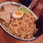 中華そば普通盛メンマ増し850円：濃いめ・油ぽく・身入り（が入ってない！）・ヒマケンチャン煮玉子ハーフ入り／27年10月