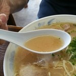 ラーメン げんこつ家 - スープ　