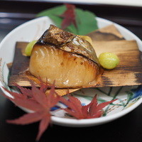 京しずく - さわら幽庵焼き杉板挟み