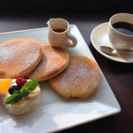 カフェノイモンド  - パンケーキ７５０円