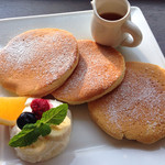 カフェノイモンド  - パンケーキ７５０円