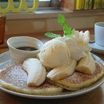 Cafe day - フレッシュバナナ&ホイップパンケーキ（３枚）とｄａｙブレンドコーヒー