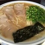 ラーメン げんこつ家 - 豚のエキスで食べるラーメンはうまい