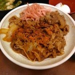 すき家 - 紅生姜と七味投入