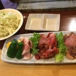 気仙沼ホルモン、トントロ、カルビ。