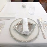 ラトラス - 店内のテーブル席の風景です