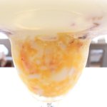 ラトラス - ランチコース 6000円 のオマール海老のコンソメジュレとカリフラワーのヴルーテ 利尻産ウニと温泉卵 キャヴィア添え