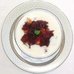 ラトラス - ランチコース 6000円 のオマール海老のコンソメジュレとカリフラワーのヴルーテ 利尻産ウニと温泉卵 キャヴィア添え