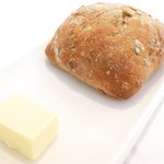 ラトラス - ランチコース 6000円 のパンとバター