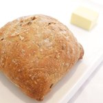 ラトラス - ランチコース 6000円 のパンとバター