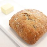 ラトラス - ランチコース 6000円 のパンとバター