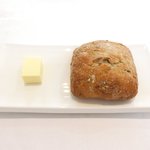ラトラス - ランチコース 6000円 のパンとバター