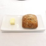 ラトラス - ランチコース 6000円 のパンとバター