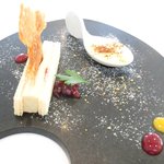 ラトラス - ランチコース 6000円 のフォアグラで表現する一皿 ガトーアイスクリーム バレットスタイル