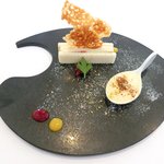 ラトラス - ランチコース 6000円 のフォアグラで表現する一皿 ガトーアイスクリーム バレットスタイル
