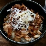 らーめん チキント - 焼肉丼　ランチ限定150円。