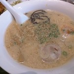 しなとら - 唐揚げのセットのラーメン！見た目ほど濃くは無い！