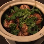 中国家常菜 燕郷房 - 海老と春雨の土瓶蒸し。海老の旨味を吸った春雨が主役。