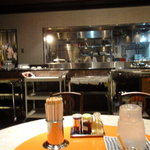 上海餐室 - 12時15分前。まだ厨房の喧嘩は始まっていない