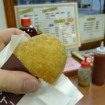 サワヤ カフェ - 小さなフットボール型ピロシキ