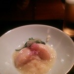 冨久屋 - 炙りホタテと鶴紫のリンゴ酢