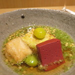 神保町 傳 - 前菜：茶豆揚げ出し豆腐 粟麩、赤蒟蒻、銀杏