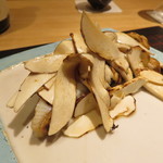 神保町 傳 - 焼物：鰆 松茸 酢橘