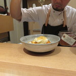 神保町 傳 - 甘味：柿 ラフランス 黒蜜寒天 ノーマの蜂蜜2015年バージョンのアイスがけ ラム・ゼリー2