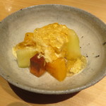 神保町 傳 - 甘味：柿 ラフランス 黒蜜寒天 ノーマの蜂蜜2015年バージョンのアイスがけ ラム・ゼリー3