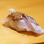 天寿し - 瀬付き鯵に粉醤油