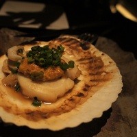 MAIMON GINZA - 殻付き帆立と雲丹の炭火焼き