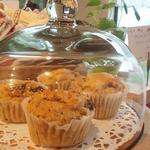 fuu - 中央のテーブルにべジマフィン（くるみ・チョコ）