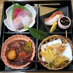 鈴亭 - 料理写真:鈴亭弁当（松花堂）￥1600
お刺身、焼物、煮物、揚物、茶わん蒸し、香物、汁物、ご飯、水菓子